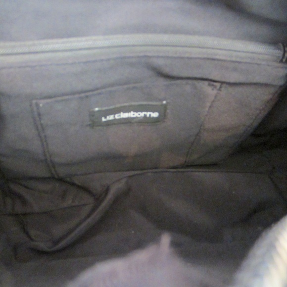 Liz Claiborne Classic Black Double Strapped Faux Leather Zipper Close Purse - Picture 10 of 12